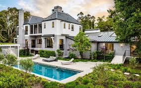 The Residence A New Standard in Luxury Living The Residence A New Standard in Luxury Living